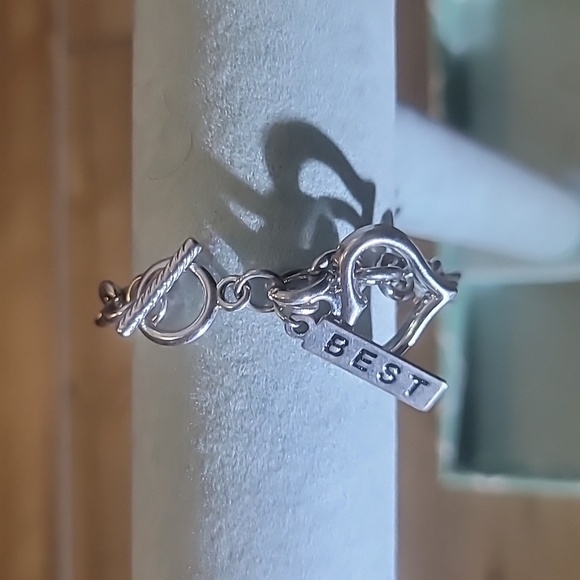 Silvertone metal best friend bracelet toggle closure - Picture 2 of 4